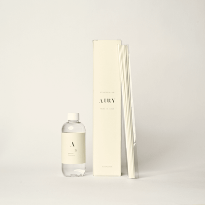 Mystic Essence 空 luxury reed diffuser refill set. Includes a 250ml bottle of Tokyo Sakura and White Musk fragrance oil, a minimalist artisan box, and 8 premium replacement reeds. A sustainable, alcohol-free Japanese oil designed to refresh Airy vessels and stone diffusers for a calm, ethereal atmosphere.