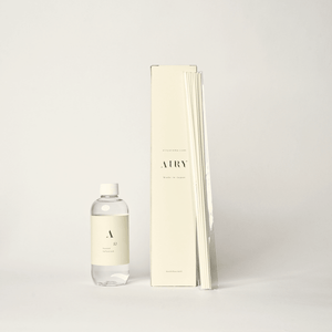 Sweet Infusion 幻 luxury reed diffuser refill set. Features a 250ml bottle of Jin Xuan Tea and Bergamot fragrance oil, a minimalist artisan box, and 8 premium replacement reeds. A sustainable, alcohol-free Japanese oil designed to bring a spa-like atmosphere to kitchens and dining areas.