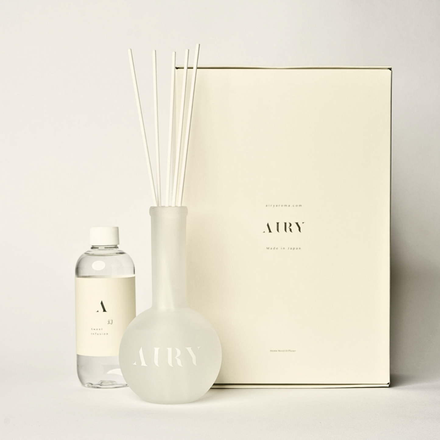 Sweet Infusion 幻 luxury reed diffuser set featuring Hakone Jin Xuan Tea and Magnolia. The 250ml artisan-crafted fragrance oil, frosted glass vessel, and premium white reeds are displayed with the signature Japanese gift box. A sophisticated, alcohol-free scent choice for high-end kitchens and living spaces.