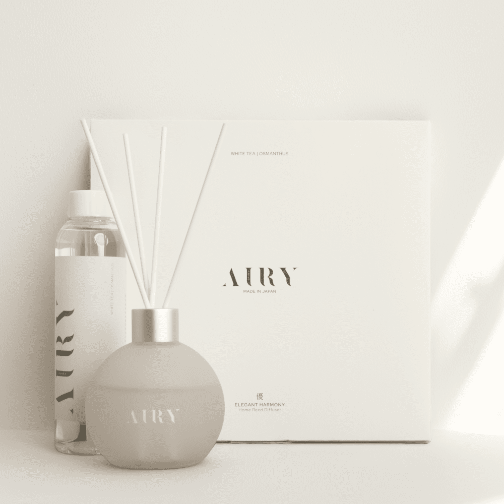 Luxury Elegant Harmony alcohol-free Japanese reed diffuser (180ml). Set includes frosted glass vessel, Kyoto Osmanthus & White Tea fragrance oil, and 5 premium reeds. Airy Fragrances gift packaging.